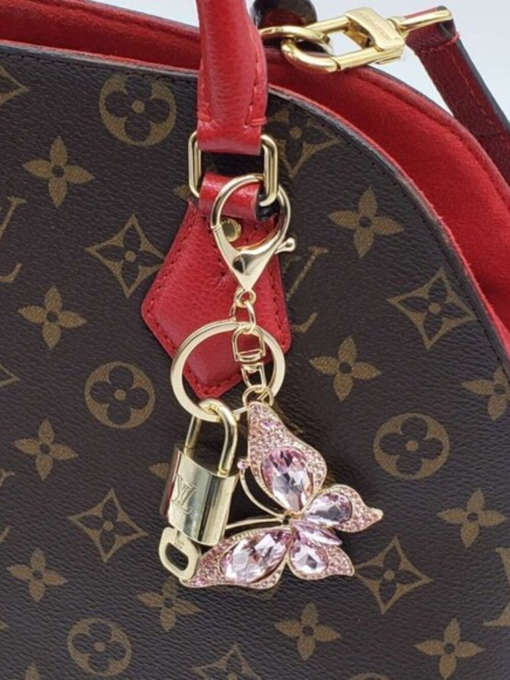 Louis Vuitton Authentic Gold Padlock 🔑 Key + Stylish Unbranded Butterfly Charm - Picture 3 of 8
